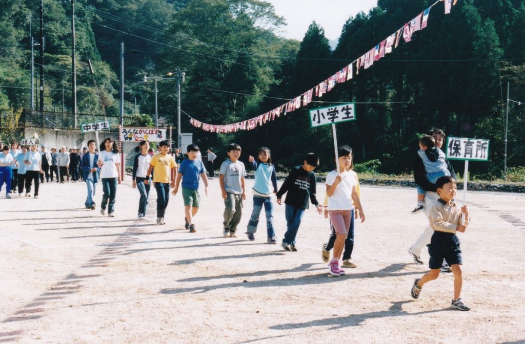 写真5-6 大君ヶ畑区民運動会1（2002年10月）